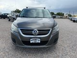 Used 2010 Volkswagen Routan SE image 2