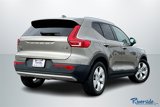 Used 2022 Volvo XC40 T5 Momentum image 5