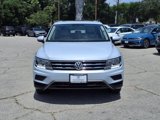 Used 2018 Volkswagen Tiguan SE w/ Panoramic Sunroof Package image 2