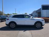 Used 2022 Lincoln Nautilus FWD w/ Premium Package image 3