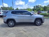 Used 2020 Jeep Compass Latitude image 2