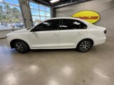 Used 2016 Volkswagen Jetta SE image 2