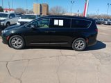 Used 2023 Chrysler Pacifica Limited image 3