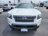 Used 2022 Nissan Frontier SV image 2