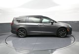 Used 2018 Chrysler Pacifica Touring-L Plus image 5