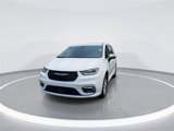 Used 2023 Chrysler Pacifica Touring-L image 3