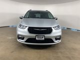 Used 2023 Chrysler Pacifica Limited image 2