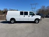 Used 2017 Chevrolet Express 3500 Extended image 2