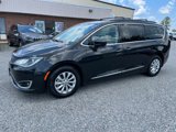 Used 2017 Chrysler Pacifica Touring-L image 2