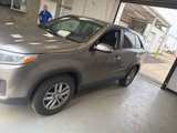 Used 2015 Kia Sorento LX image 2