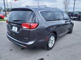 Used 2020 Chrysler Pacifica Limited image 3