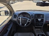 Used 2015 Chrysler Town & Country Touring-L w/ Driver Convenience Group image 2