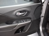Used 2019 Jeep Cherokee Limited image 2