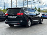 Used 2017 Chrysler Pacifica Touring image 5