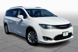 Used 2018 Chrysler Pacifica Touring-L image 2