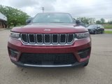 Used 2023 Jeep Grand Cherokee Laredo image 3
