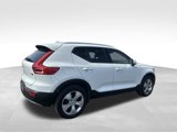 Used 2020 Volvo XC40 T5 Momentum image 5