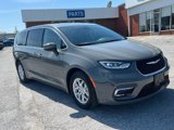Used 2023 Chrysler Pacifica Touring-L image 3