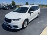 Used 2023 Chrysler Pacifica Touring-L image 4