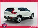 Used 2021 Volvo XC40 T4 Momentum image 6