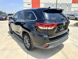 Used 2017 Toyota Highlander XLE image 2