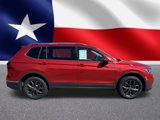 Used 2022 Volkswagen Tiguan SE w/ Panoramic Sunroof Package image 2