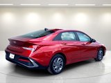 Used 2024 Hyundai Elantra SEL image 3
