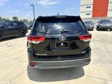 Used 2017 Toyota Highlander XLE image 3