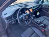 Certified 2024 Porsche Macan image 4