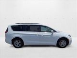 Used 2022 Chrysler Pacifica Touring-L image 4
