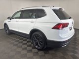 Used 2022 Volkswagen Tiguan SE w/ Panoramic Sunroof Package image 6