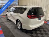 Used 2022 Chrysler Pacifica Touring-L image 5