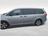 Used 2011 Toyota Sienna image 4