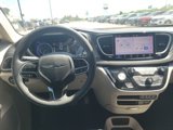 Used 2022 Chrysler Pacifica Touring-L image 3