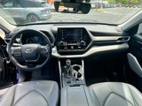 Used 2020 Toyota Highlander XLE image 3