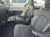 Used 2024 Chrysler Pacifica Select image 5