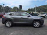 Used 2022 Volkswagen Atlas Cross Sport SE w/ Panoramic Sunroof Package image 2