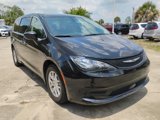Used 2022 Chrysler Voyager LX image 3