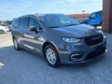 Used 2023 Chrysler Pacifica Touring-L image 3