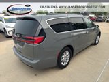 Used 2022 Chrysler Pacifica Touring-L image 5