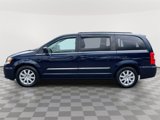 Used 2015 Chrysler Town & Country Touring image 4