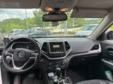 Used 2018 Jeep Cherokee Trailhawk image 5