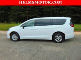Used 2024 Chrysler Pacifica Touring-L image 5