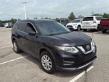 Used 2018 Nissan Rogue S image 2