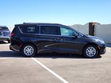 Used 2022 Chrysler Pacifica Touring-L image 4
