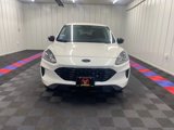 Used 2022 Ford Escape SE w/ SE Sport Appearance Package image 2