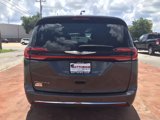 Used 2021 Chrysler Pacifica Touring-L image 4