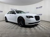 Used 2023 Chrysler 300 Touring w/ Safetytec Plus Group image 2
