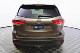 Used 2017 Toyota Highlander XLE image 5