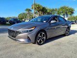 Certified 2023 Hyundai Elantra Limited w/ Preferred Accessory Package image 3
